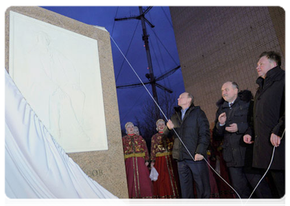 Prime Minister Vladimir Putin at the unveiling ceremony for a memorial stele to Mikhail Lomonosov in Arkhangelsk, to mark the great Russian scholar’s 300th birthday anniversary|9 november, 2011|19:29