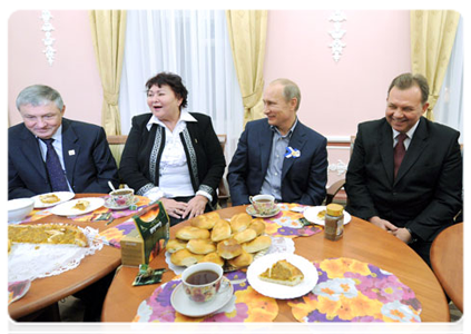 Prime Minister Vladimir Putin meeting with employees of the Lomonosov Public Foundation|9 november, 2011|20:05