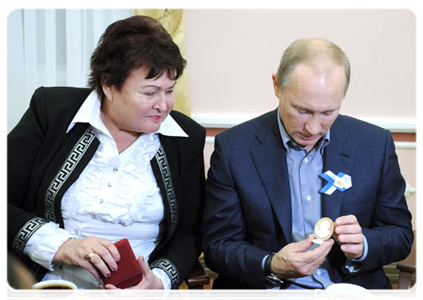 Председатель Правительства Российской Федерации В.В.Путин встретился с сотрудниками Ломоносовского общественного фонда|9 ноября, 2011|20:06
