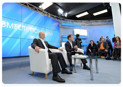 Prime Minister Vladimir Putin and President Dmitry Medvedev at a meeting with voters|1 december, 2011|14:26