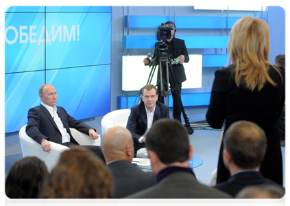 Prime Minister Vladimir Putin and President Dmitry Medvedev at a meeting with voters|1 december, 2011|14:53