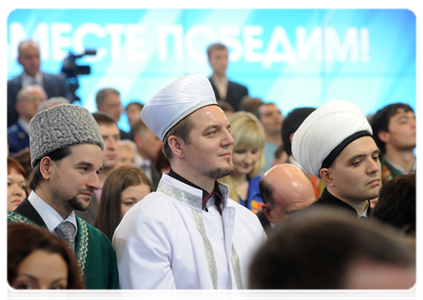 Prime Minister Vladimir Putin and President Dmitry Medvedev at a meeting with voters|1 december, 2011|14:54