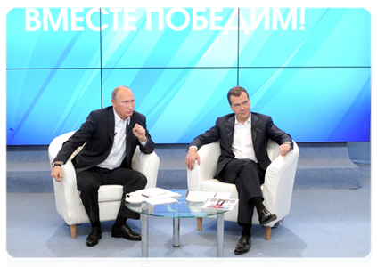 Prime Minister Vladimir Putin and President Dmitry Medvedev at a meeting with voters|1 december, 2011|15:12