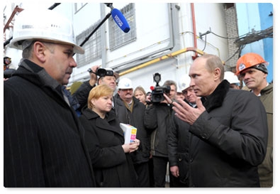 Prime Minister Vladimir Putin meets with workers of the Kalininskaya nuclear power plant