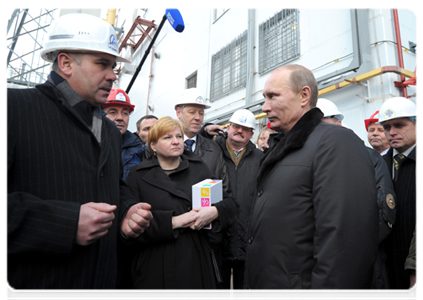 Prime Minister Vladimir Putin meeting with workers of the Kalininskaya nuclear power plant|12 december, 2011|16:15