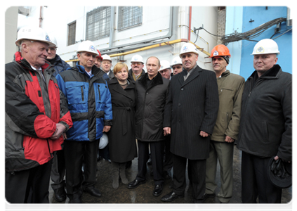 Prime Minister Vladimir Putin meeting with workers of the Kalininskaya nuclear power plant|12 december, 2011|16:15
