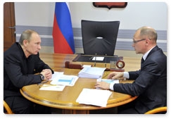 После посещения Калининской АЭС В.В.Путин провёл рабочую встречу с руководителем государственной корпорации «Росатом» С.В.Кириенко