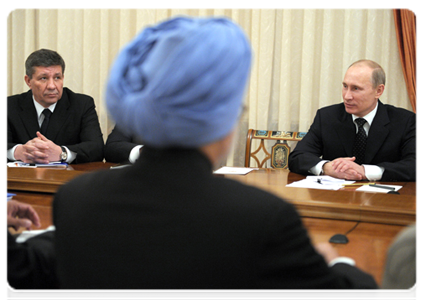 Prime Minister Vladimir Putin meeting with his Indian counterpart Manmohan Singh|16 december, 2011|17:56