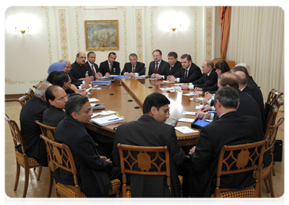 Prime Minister Vladimir Putin meeting with his Indian counterpart Manmohan Singh|16 december, 2011|17:56