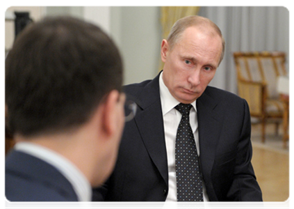 Prime Minister Vladimir Putin meeting with Finance Minister Anton Siluanov and Minister of Communications and Mass Media Igor Shchegolev|16 december, 2011|19:15