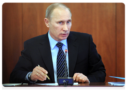 Prime Minister Vladimir Putin holds a meeting in Magadan on achieving air travel accessibility|17 december, 2011|08:27