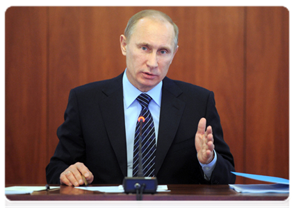 Prime Minister Vladimir Putin holds a meeting in Magadan on achieving air travel accessibility|17 december, 2011|08:27