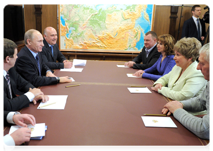 Prime Minister Vladimir Putin discusses social benefits, transportation and healthcare with Magadan Region residents|17 december, 2011|08:46