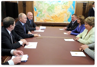 Prime Minister Vladimir Putin discusses social benefits, transportation and healthcare with Magadan Region residents