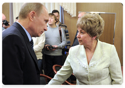 Prime Minister Vladimir Putin discusses social benefits, transportation and healthcare with Magadan Region residents|17 december, 2011|08:47