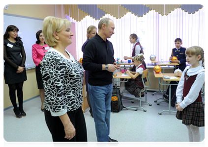 Prime Minister Vladimir Putin visiting the Evrika lyceum in the town of Cheryomushki|19 december, 2011|11:52