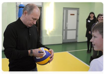 Prime Minister Vladimir Putin visiting the Evrika lyceum in the town of Cheryomushki|19 december, 2011|11:52