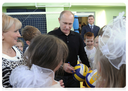 Prime Minister Vladimir Putin visiting the Evrika lyceum in the town of Cheryomushki|19 december, 2011|11:52