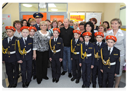 Prime Minister Vladimir Putin visiting the Evrika lyceum in the town of Cheryomushki|19 december, 2011|11:52