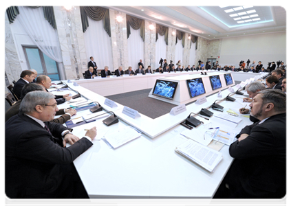 Prime Minister Vladimir Putin chairs a meeting of the government commission on electricity generation while at the Sayano-Shushenskaya hydroelectric power station|19 december, 2011|13:41