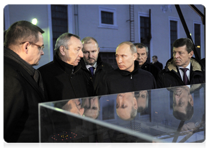 Prime Minister Vladimir Putin visits Baltiysky Zavod|2 december, 2011|18:32