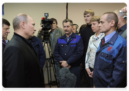 Председатель Правительства Российской Федерации В.В.Путин пообщался с рабочими ОАО «Балтийский завод»|2 декабря, 2011|20:34