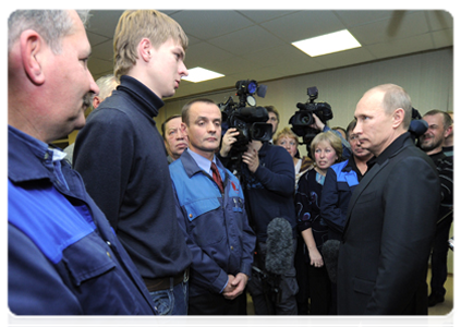 Председатель Правительства Российской Федерации В.В.Путин пообщался с рабочими ОАО «Балтийский завод»|2 декабря, 2011|20:35