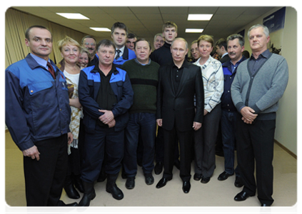 Prime Minister Vladimir Putin meets with workers of the Baltiysky Zavod shipyard|2 december, 2011|20:36