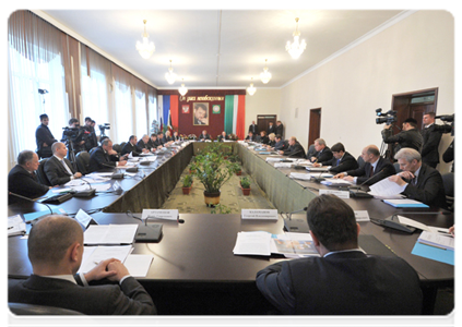 Prime Minister Vladimir Putin holds a meeting of the government commission on the socio-economic development of the North Caucasus Federal District|20 december, 2011|17:36