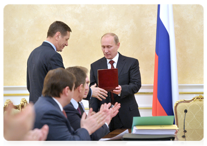 Prime Minister Vladimir Putin and State Duma Deputy Speaker Alexander Zhukov|22 december, 2011|16:39