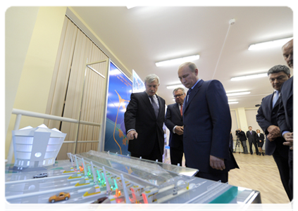Председатель Правительства Российской Федерации В.В.Путин принял участие в церемонии подписания документов по строительству Западного скоростного диаметра|23 декабря, 2011|20:28