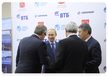 Председатель Правительства Российской Федерации В.В.Путин принял участие в церемонии подписания документов по строительству Западного скоростного диаметра|23 декабря, 2011|20:29