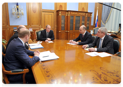 Prime Minister Vladimir Putin meets with Finance Minister Anton Siluanov, Deputy Finance Minister Sergei Shatalov, Head of the Federal Tax Service Mikhail Mishustin and Delovaya Rossiya President Alexander Galushka|26 december, 2011|18:11