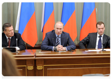 President Dmitry Medvedev, Prime Minister Vladimir Putin and First Deputy Prime Minister Viktor Zubkov|27 december, 2011|16:41