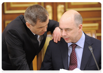Interior Minister Rashid Nurgaliyev and Finance Minister Anton Siluanov at a government meeting|27 december, 2011|18:17