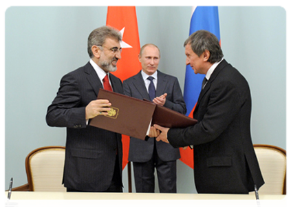 Председатель Правительства Российской Федерации В.В.Путин принял участие в церемонии подписания документов|28 декабря, 2011|16:06