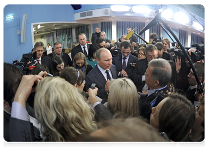 Председатель Правительства Российской Федерации В.В.Путин встретился с журналистами правительственного пула и поздравил их с наступающим Новым годом|28 декабря, 2011|16:07