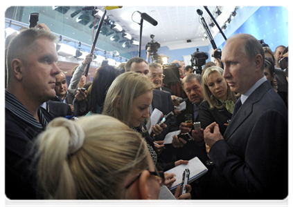Председатель Правительства Российской Федерации В.В.Путин встретился с журналистами правительственного пула и поздравил их с наступающим Новым годом|28 декабря, 2011|16:08