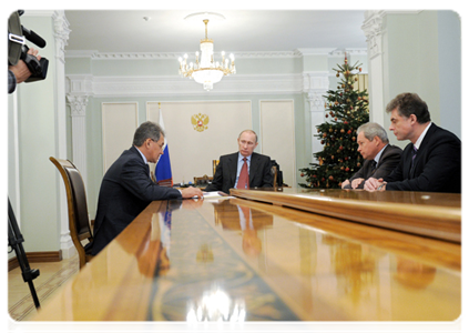 Prime Minister Vladimir Putin at a meeting on the earthquake in Tuva and natural disasters in other Russian regions|29 december, 2011|15:34