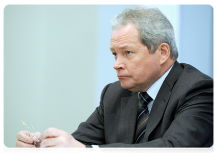 Minister of the Regional Development Viktor Basargin at a meeting on the earthquake in Tuva and natural disasters in other Russian regions|29 december, 2011|15:34