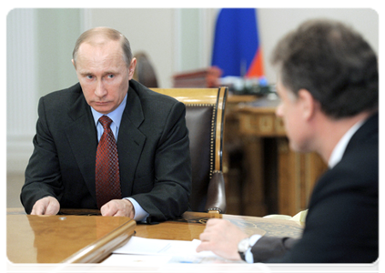 Prime Minister Vladimir Putin at a meeting on the earthquake in Tuva and natural disasters in other Russian regions|29 december, 2011|15:34