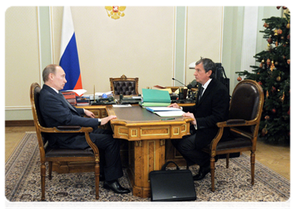 Prime Minister Vladimir Putin meets with Deputy Prime Minister Igor Sechin|30 december, 2011|12:23