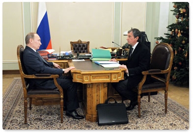 Vladimir Putin meets with Deputy Prime Minister Igor Sechin