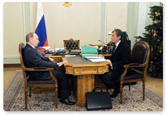 Vladimir Putin meets with Deputy Prime Minister Igor Sechin