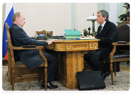 Prime Minister Vladimir Putin meets with Deputy Prime Minister Igor Sechin|30 december, 2011|12:24