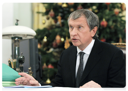 Deputy Prime Minister Igor Sechin at a meeting with Prime Minister Vladimir Putin|30 december, 2011|12:26