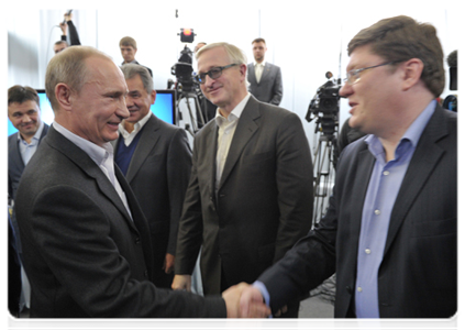 Vladimir Putin, Chairman of the State Duma Committee on Labour and Social Policy Andrei Isayev and head of the Russian Union of Industrialists and Entrepreneurs Alexander Shokhin in the United Russia party campaign headquarters after the preliminary results were announced|4 december, 2011|23:37