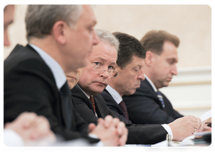 Government members at the Government Presidium meeting|5 december, 2011|19:49