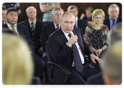 Prime Minister Vladimir Putin meeting with heads of regional public reception offices of the Chairman of the United Russia party|6 december, 2011|15:49