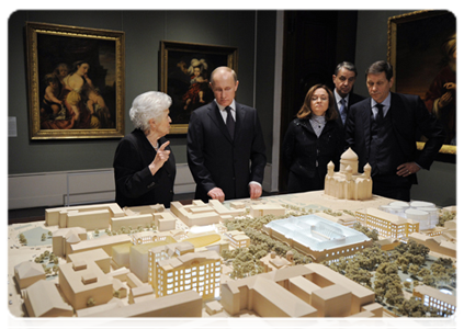 Prime Minister Vladimir Putin, Pushkin Fine Arts Museum Director Irina Antonova, Deputy Prime Minister Alexander Zhukov, Economic Development Minister Elvira Nabiullina and Minister of Culture Alexander Avdeyev|6 december, 2011|21:33